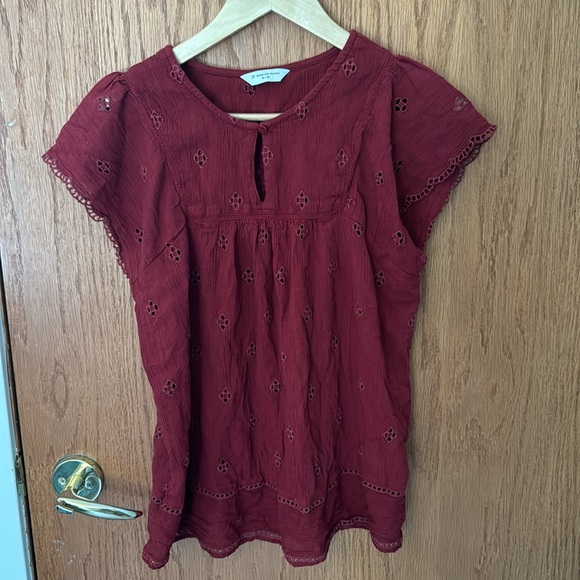 Size Medium Red Short Sleeved Blouse - Picture 2 of 6